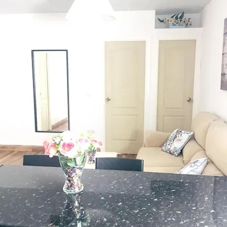 With 3 Bedrooms In Malaga, With Wifi Apartment