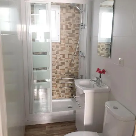 With 3 Bedrooms In Malaga, With Wifi Apartment *
