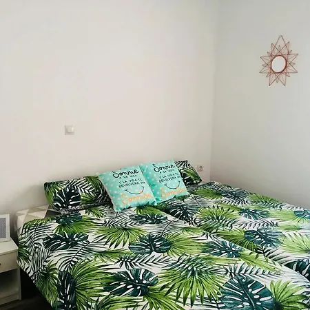 With 3 Bedrooms In Malaga, With Wifi Apartment *