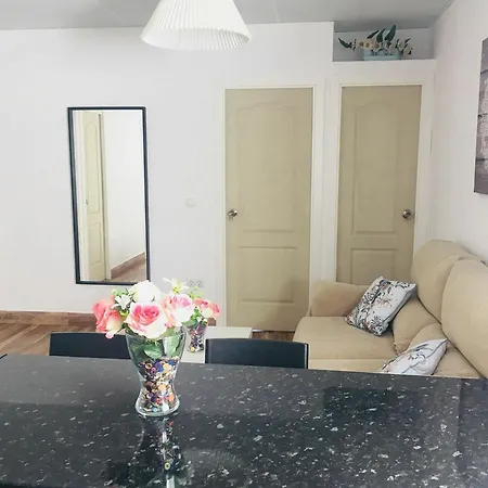 With 3 Bedrooms In Malaga, With Wifi Apartment